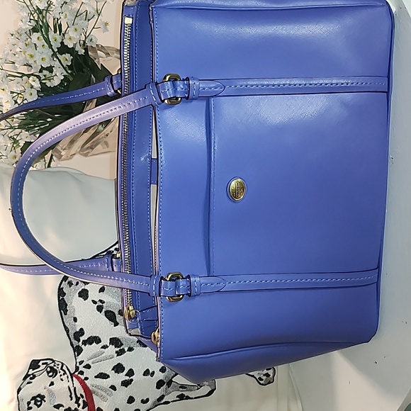 Coach women's beautiful purse 10inches long and 16 inches wide - Picture 2 of 11